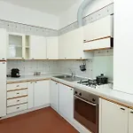 Artstay Porta Romana Apt, Parking, Centre アパート