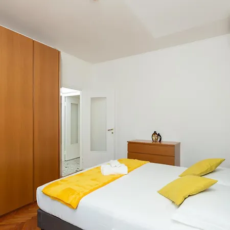 Artstay Porta Romana Apt, Parking, Centre * Milaan