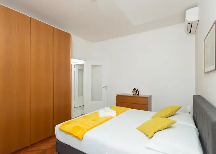 Artstay Porta Romana Apt, Parking, Centre * Milaan